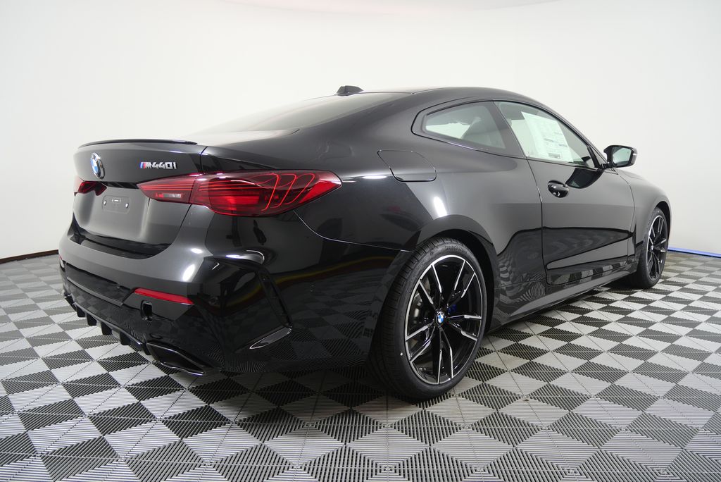 Thumbnail: 2026 BMW 4 Series - 3