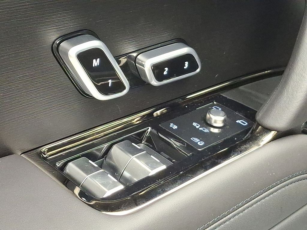 Thumbnail: 2025 Land Rover Range Rover Sport - 18