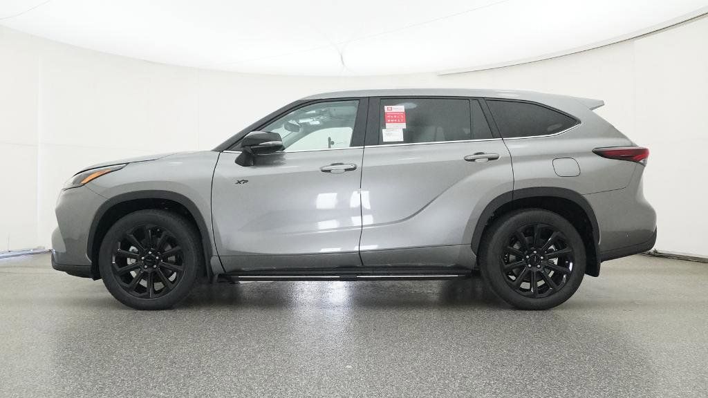 Thumbnail: 2025 Toyota Highlander - 16