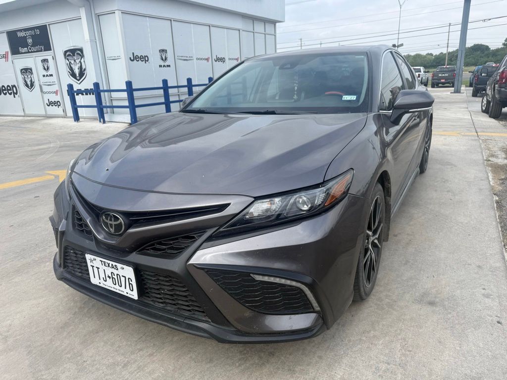 2022 Toyota Camry SE