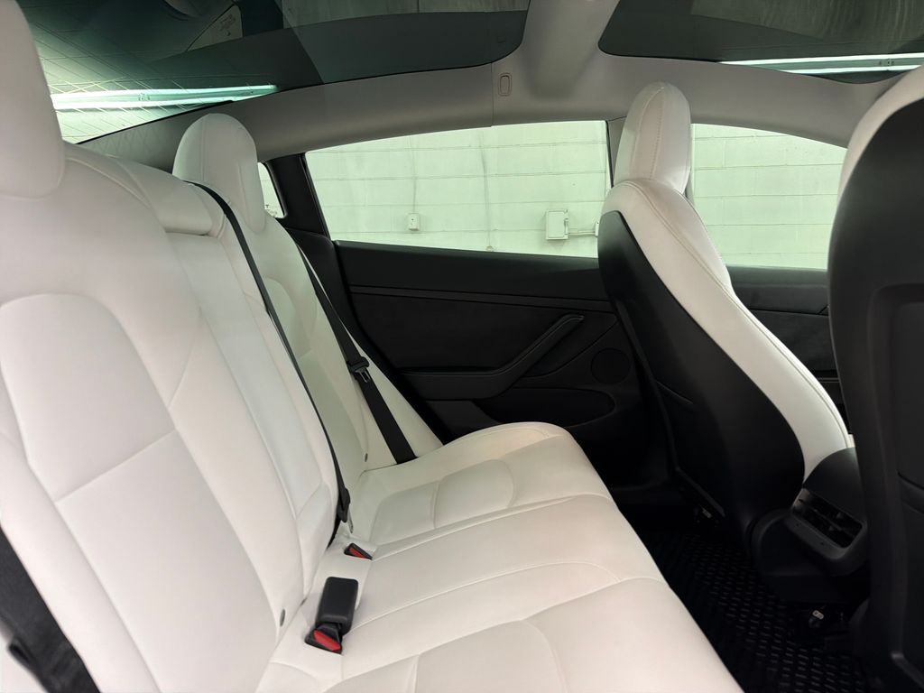 Used 2022  Tesla Long Range image 27