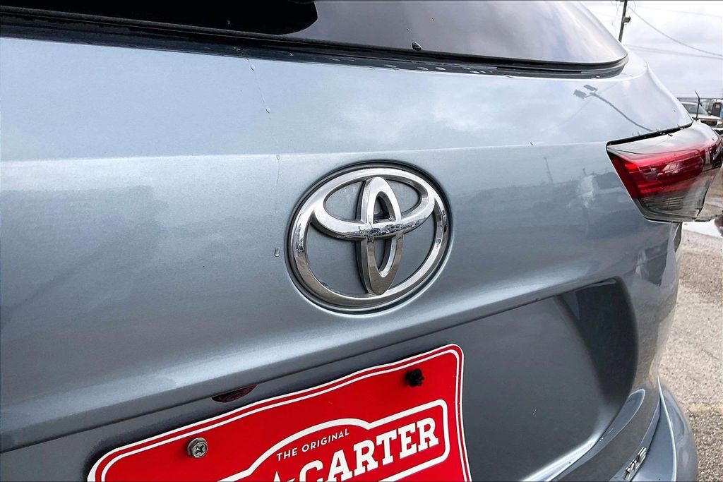 Used 2021 Toyota Highlander XLE 4D Sport Utility