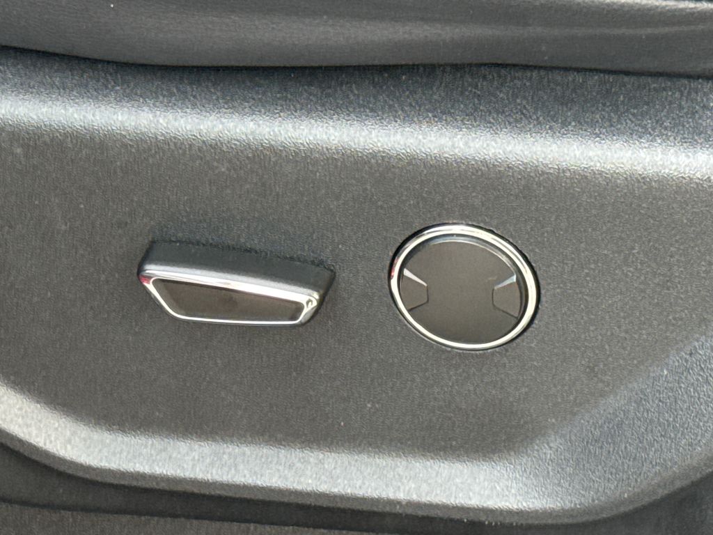 Used 2015 Red Ford XLT image 24