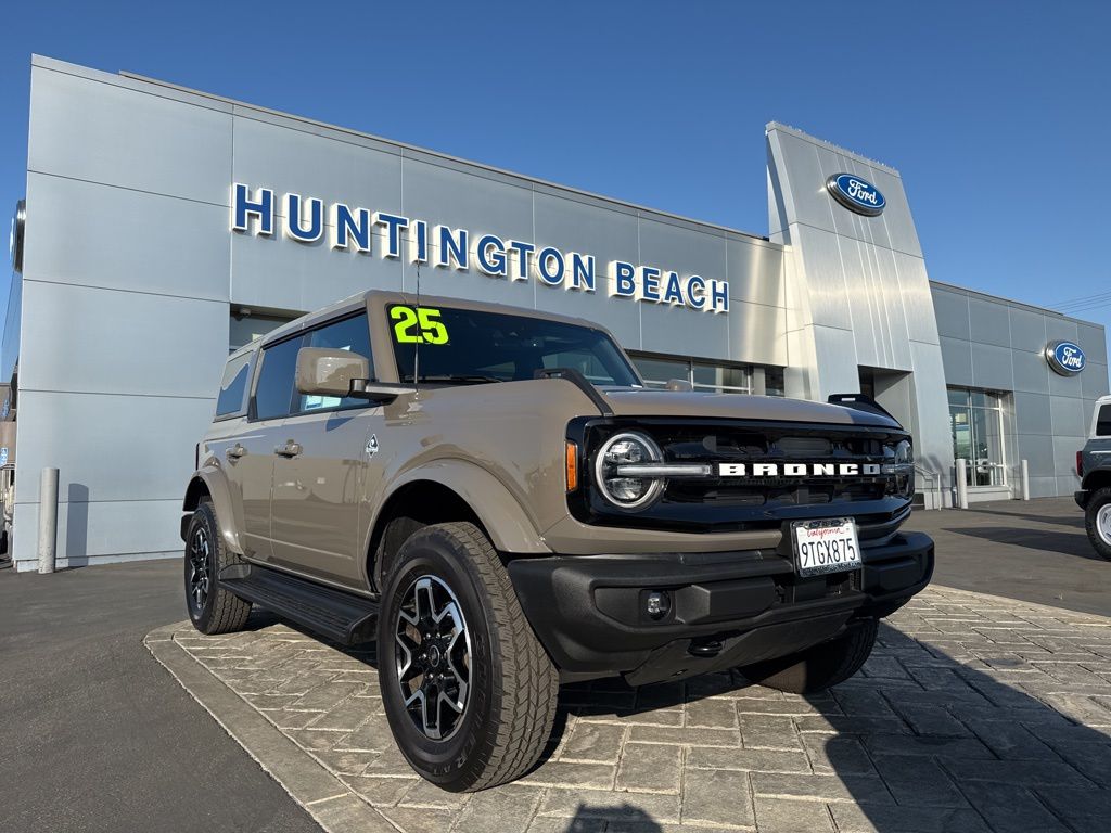 2025 Ford Bronco Outer Banks 4-Door 4WD