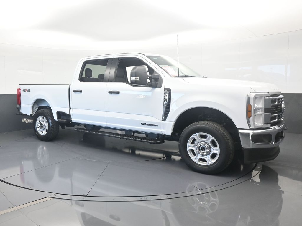 Used 2025 Oxford White Ford XLT image 8