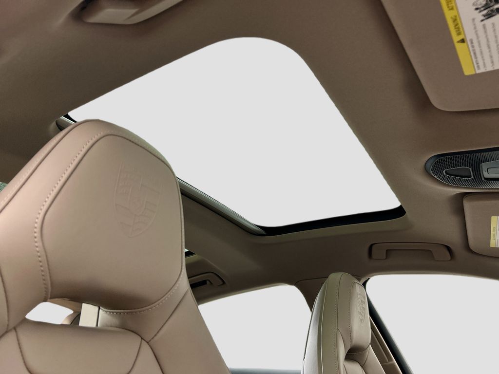 Thumbnail: 2026 Porsche Panamera - 21