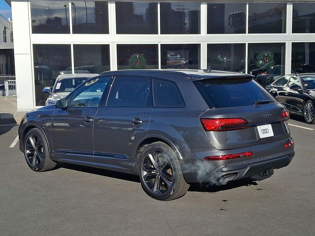 Thumbnail: 2026 Audi Q7 - 4