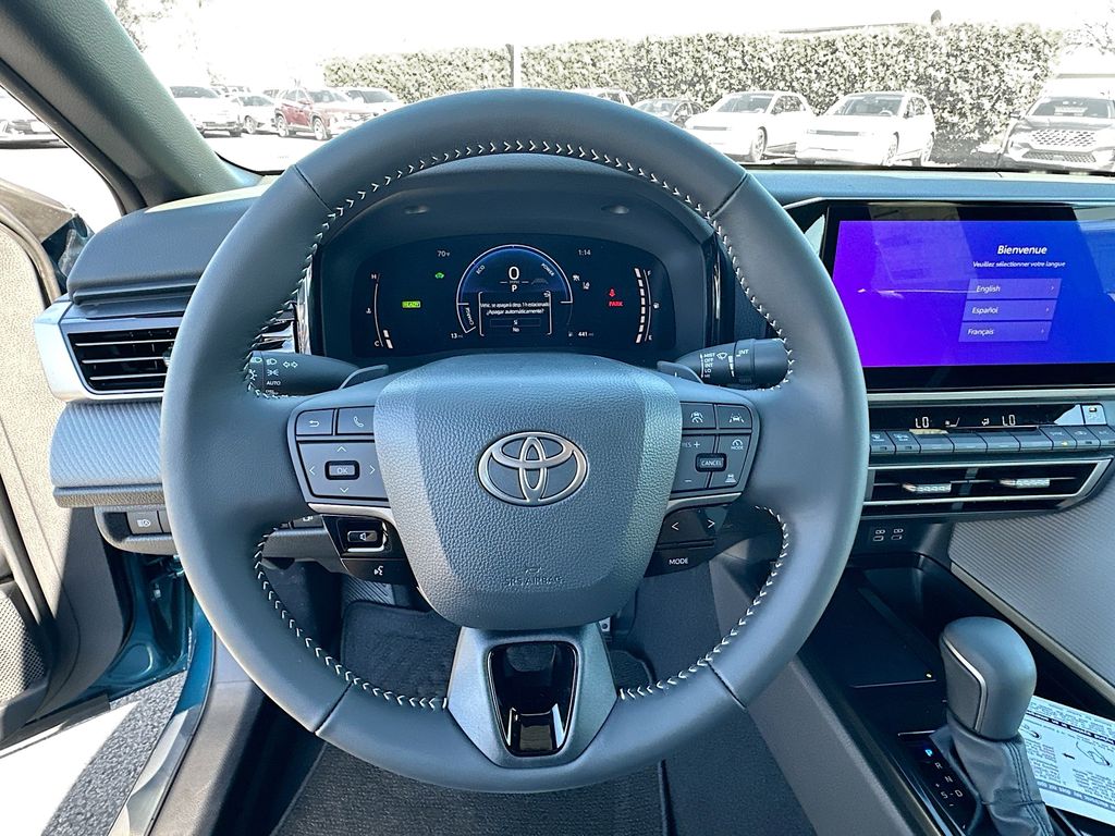 2025 Toyota Camry SE 10