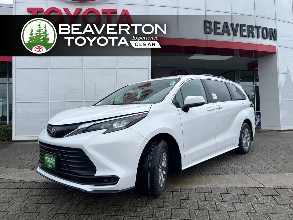 2026 Toyota Sienna LE 8-Passenger AWD