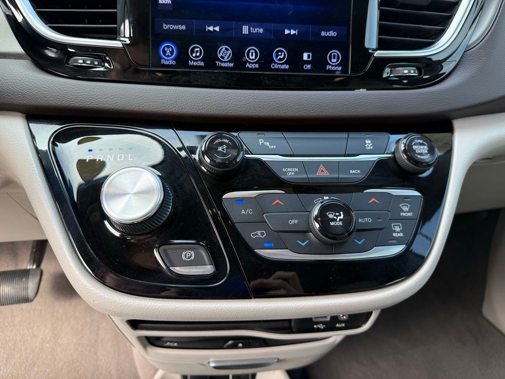 Thumbnail: 2017 Chrysler Pacifica - 19