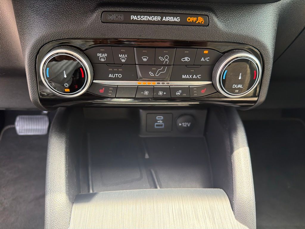 2022 Ford Escape Titanium Hybrid
