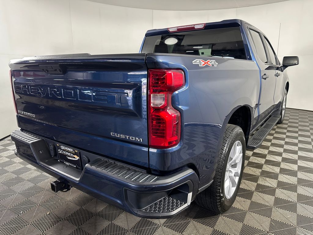 View vehicle photo 5