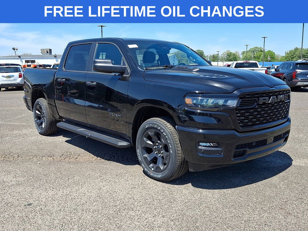 Diamond Black Crystal Pearlcoat 2026 RAM 1500 Pickup Truck Four-Wheel Drive 8-Speed Automatic