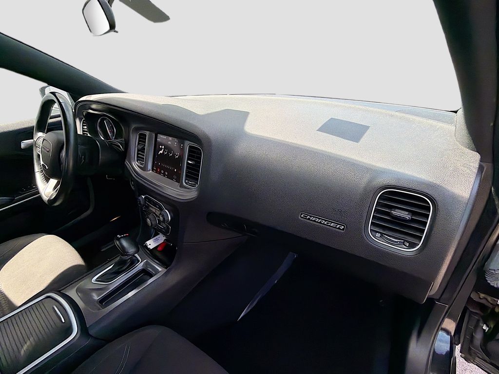 Used 2023 Black Dodge SXT image 28