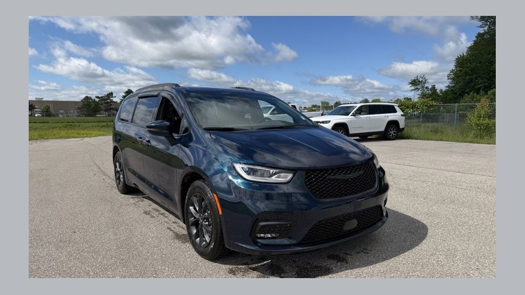 Fathom Blue Pearlcoat 2021 Chrysler Pacifica Touring L FWD Minivan Front-Wheel Drive 9-Speed Automatic