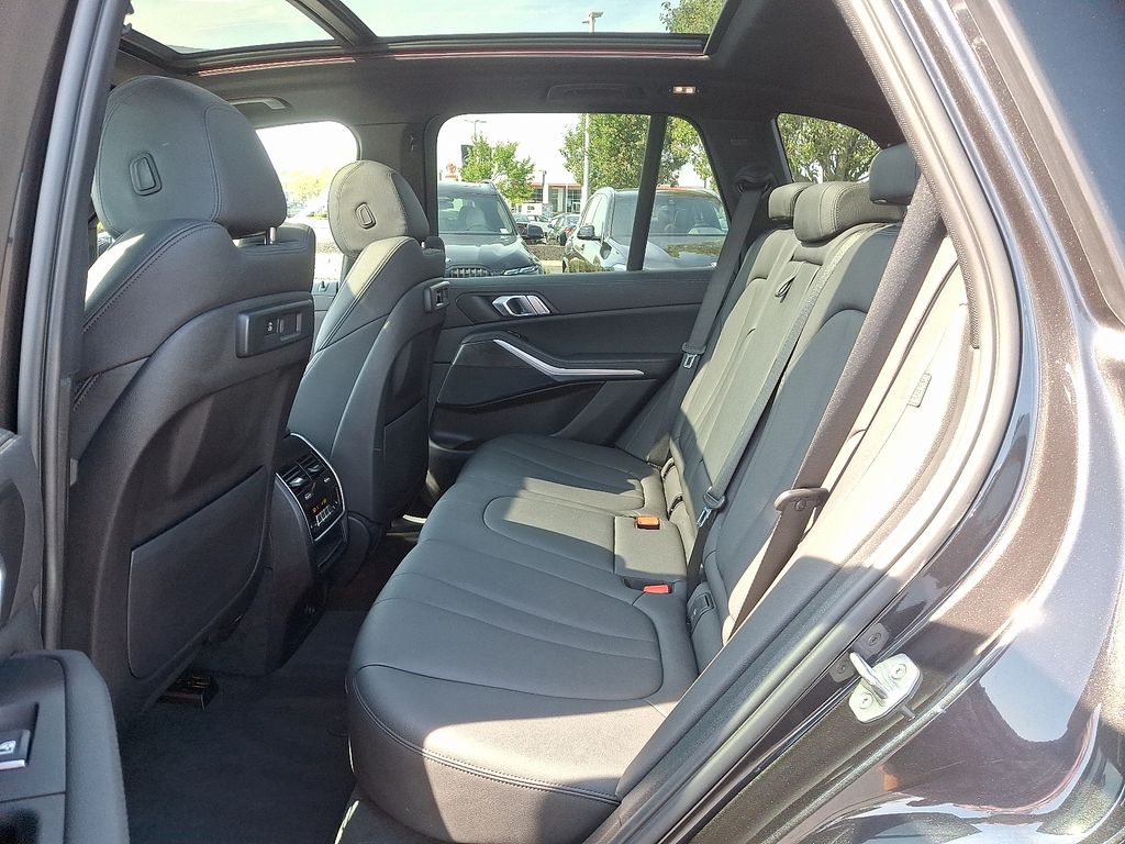 Thumbnail: 2022 BMW X5 - 10