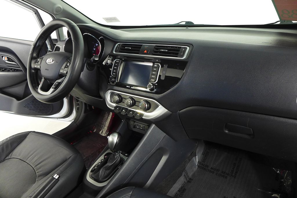 Thumbnail: 2016 Kia Rio - 13