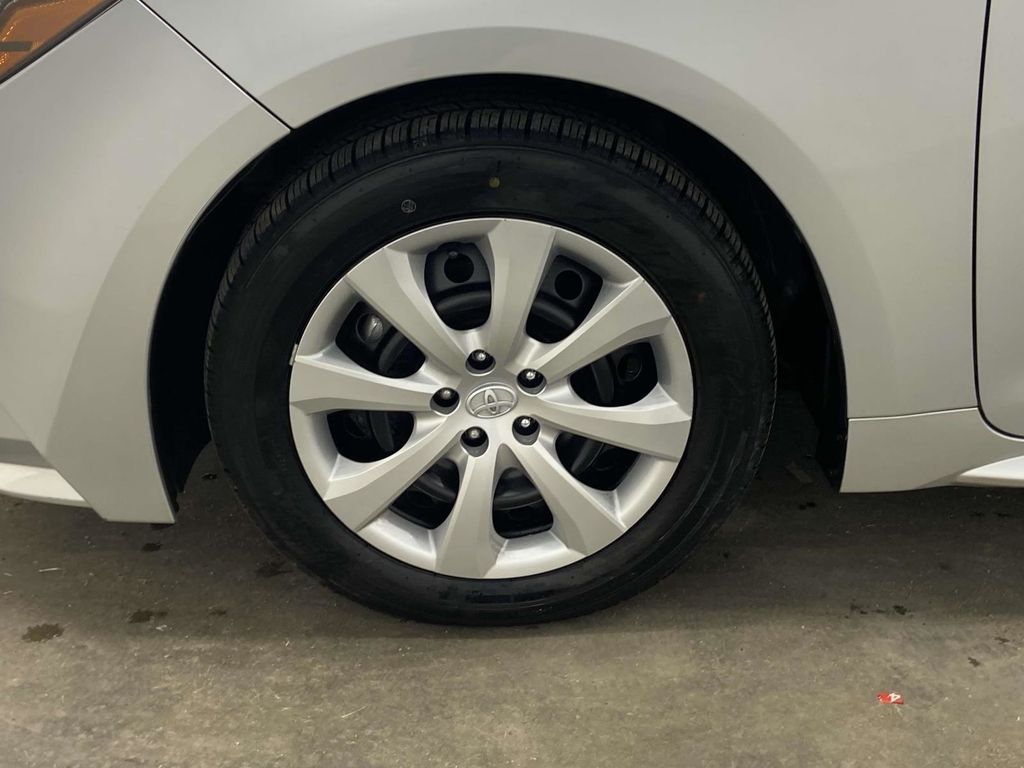 2024 Toyota Corolla LE photo 7