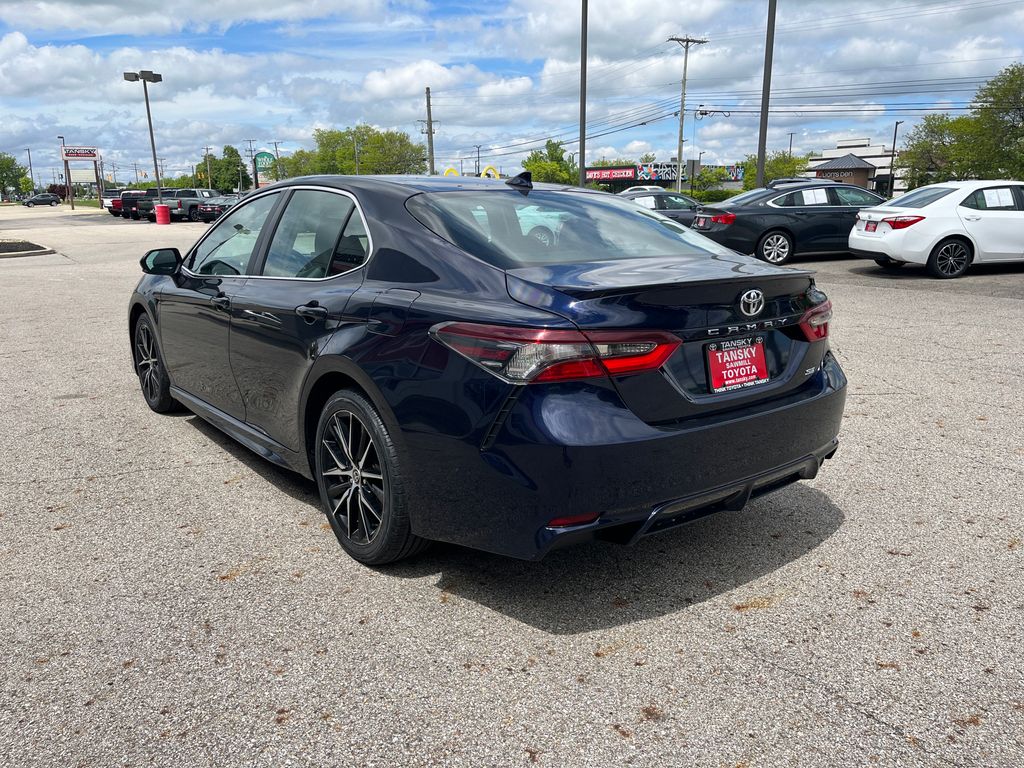2022 Toyota Camry SE photo
