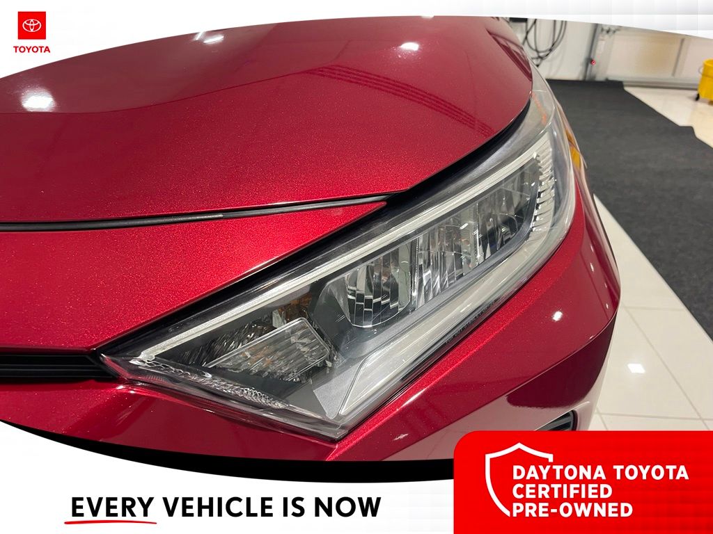 2021 Toyota RAV4 XLE - Photo 14