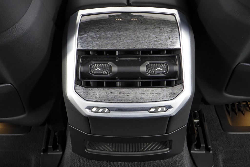 Thumbnail: 2023 BMW 7 Series - 23