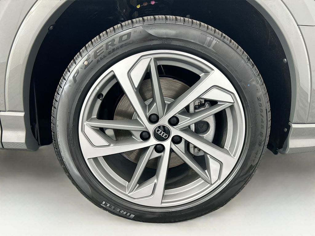 Thumbnail: 2025 Audi Q3 - 30