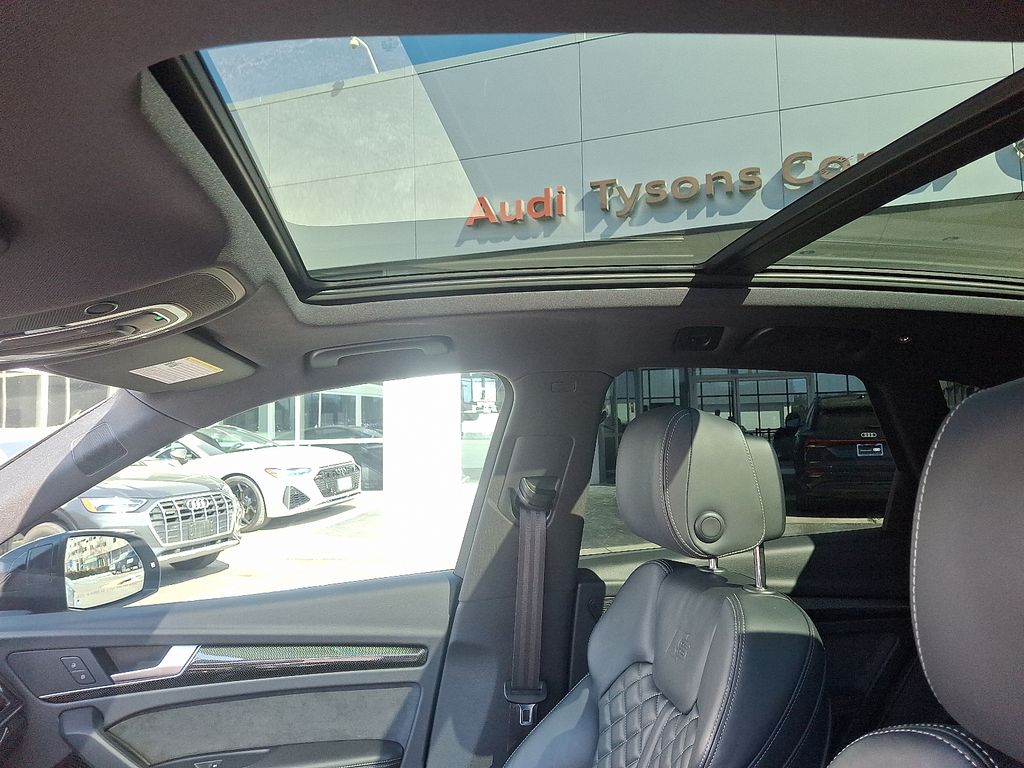 Thumbnail: 2023 Audi SQ5 - 14