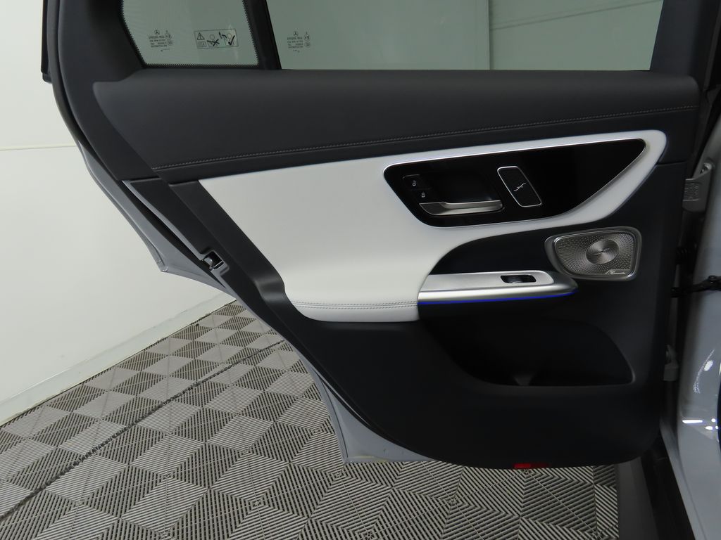 2025 Mercedes-Benz GLC 300 28