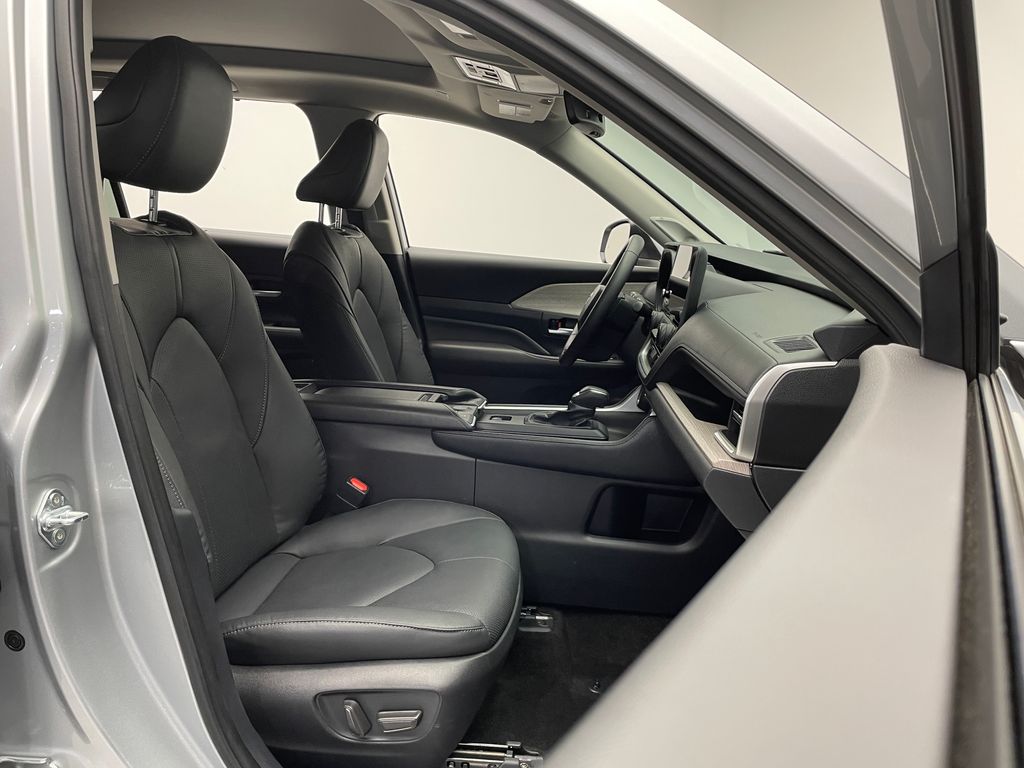 2024 Toyota Grand Highlander Limited 17