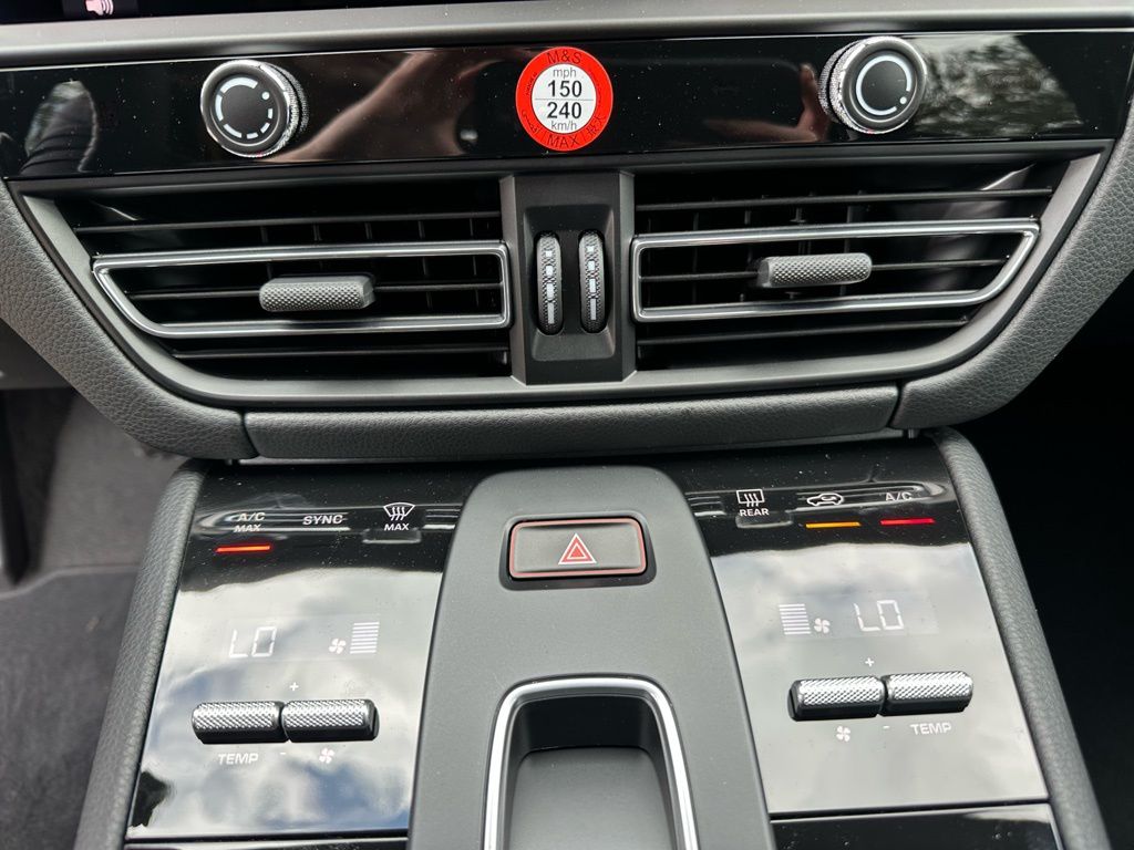 Thumbnail: 2026 Porsche Macan - 25