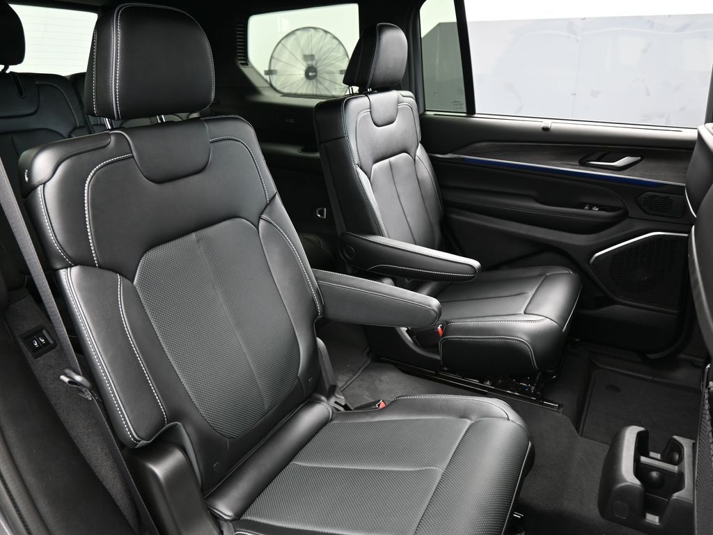 Used 2024 Baltic Gray Metallic Clearcoat Jeep Overland image 49