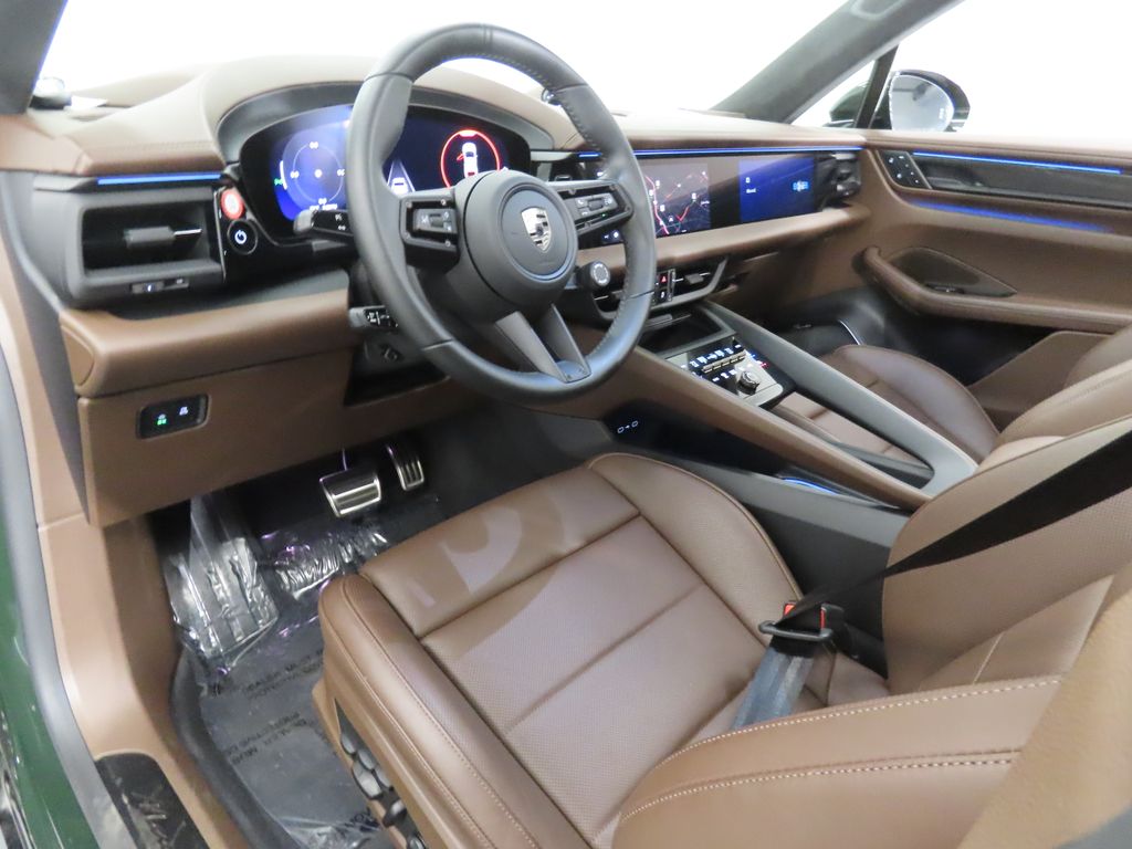 Thumbnail: 2024 Porsche Macan - 4