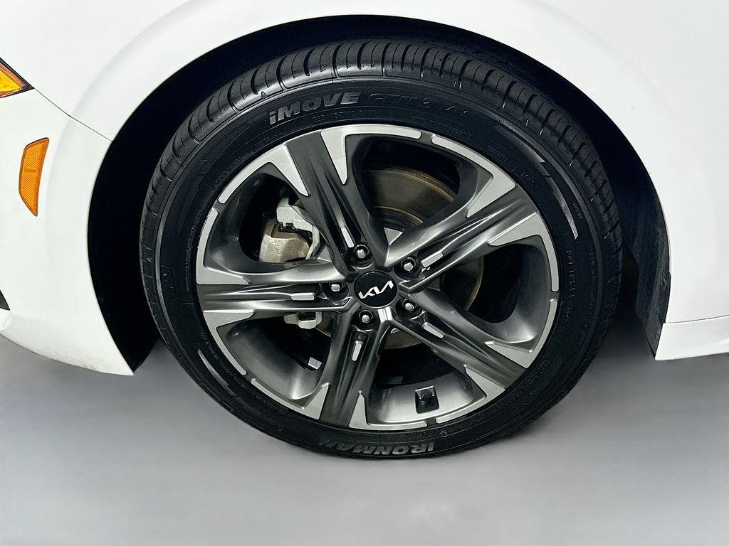 Thumbnail: 2022 Kia K5 - 32