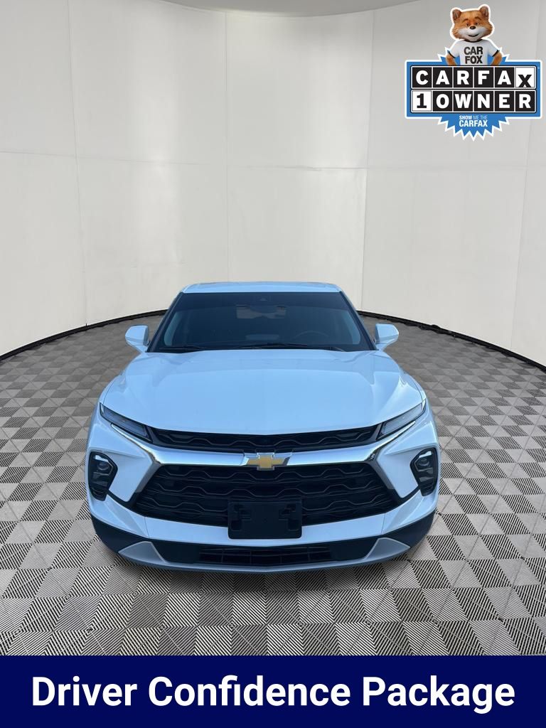 View vehicle photo 3
