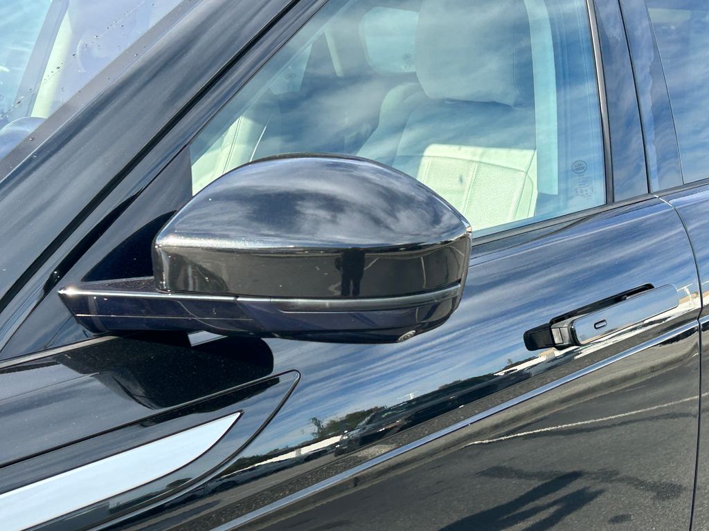 Thumbnail: 2021 Land Rover Range Rover Evoque - 10