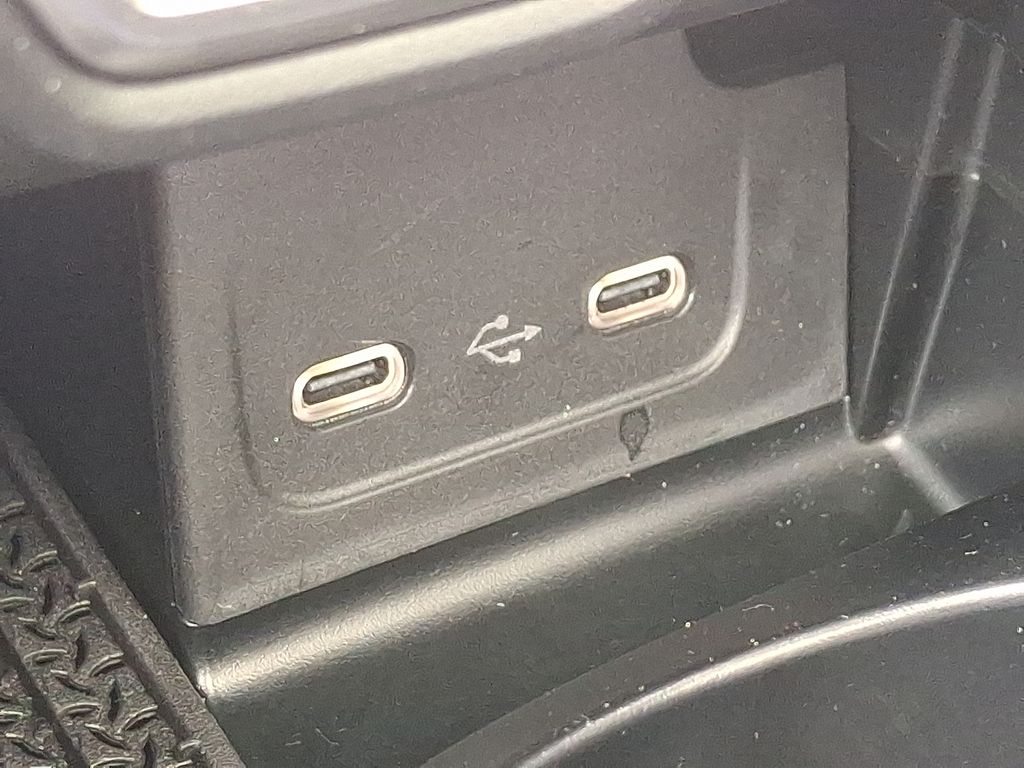 Thumbnail: 2025 Mercedes-Benz C-Class - 24