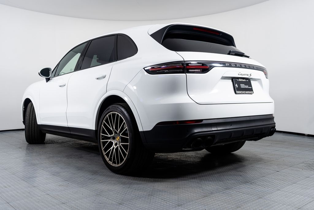 2023 Porsche Cayenne S Platinum Edition photo 2