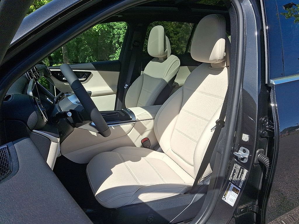 Thumbnail: 2025 Mercedes-Benz GLC - 10