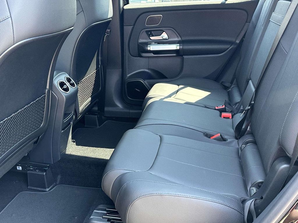 2024 Mercedes-Benz GLB 250 19