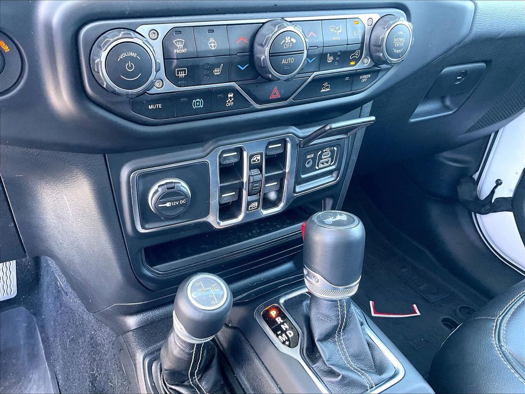 2023 Jeep Wrangler — photo 25