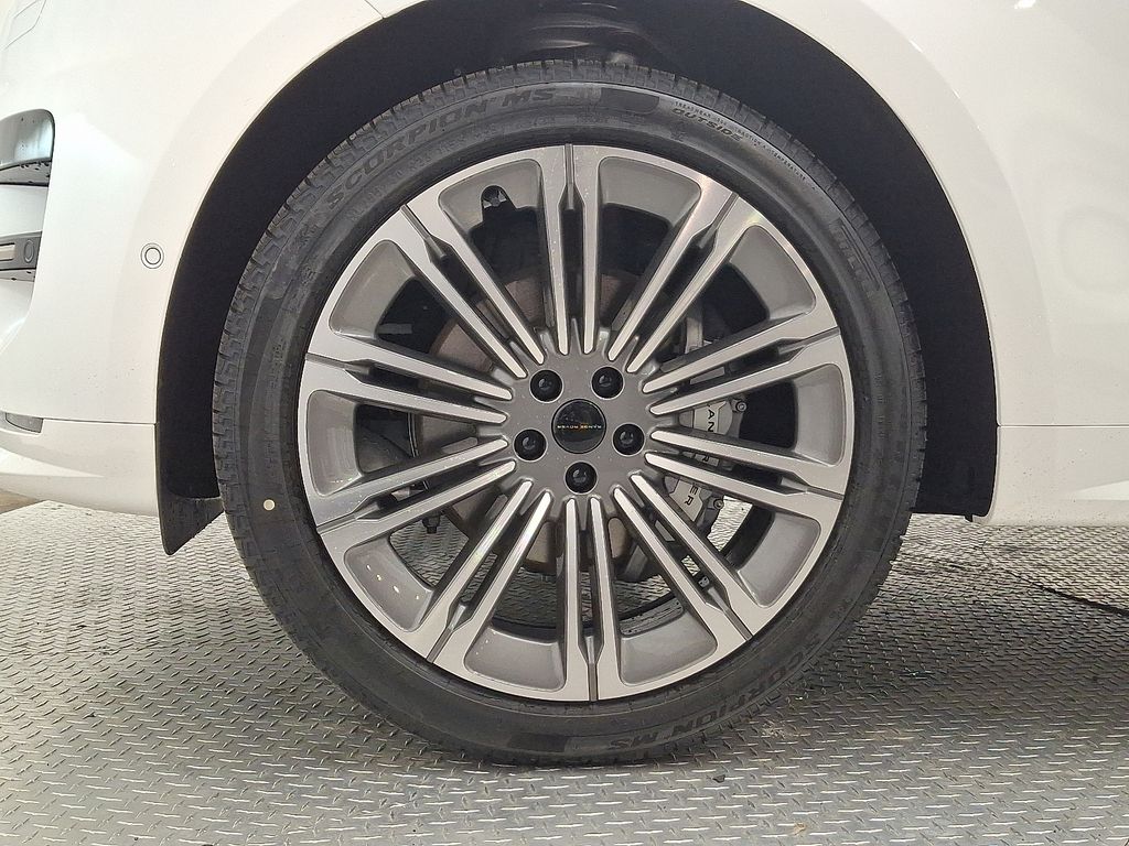 Thumbnail: 2026 Land Rover Range Rover Sport - 5