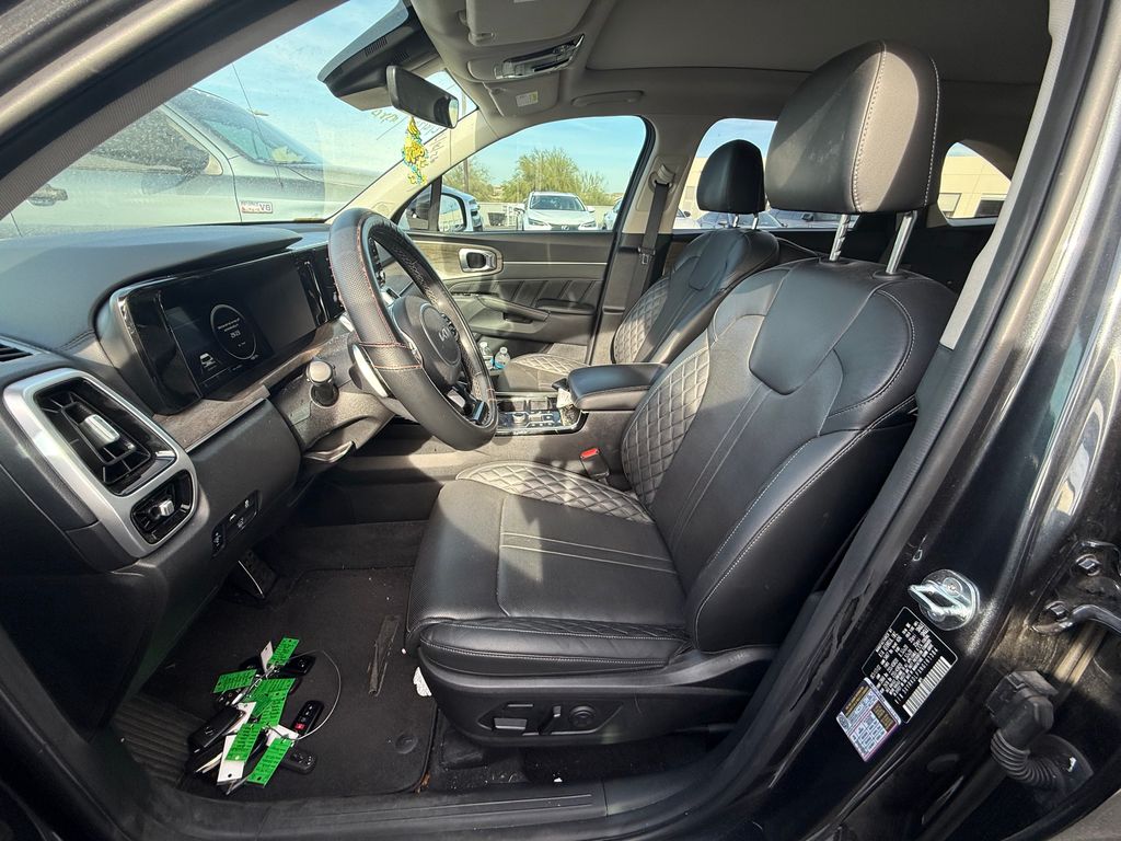 Thumbnail: 2022 Kia Sorento - 9