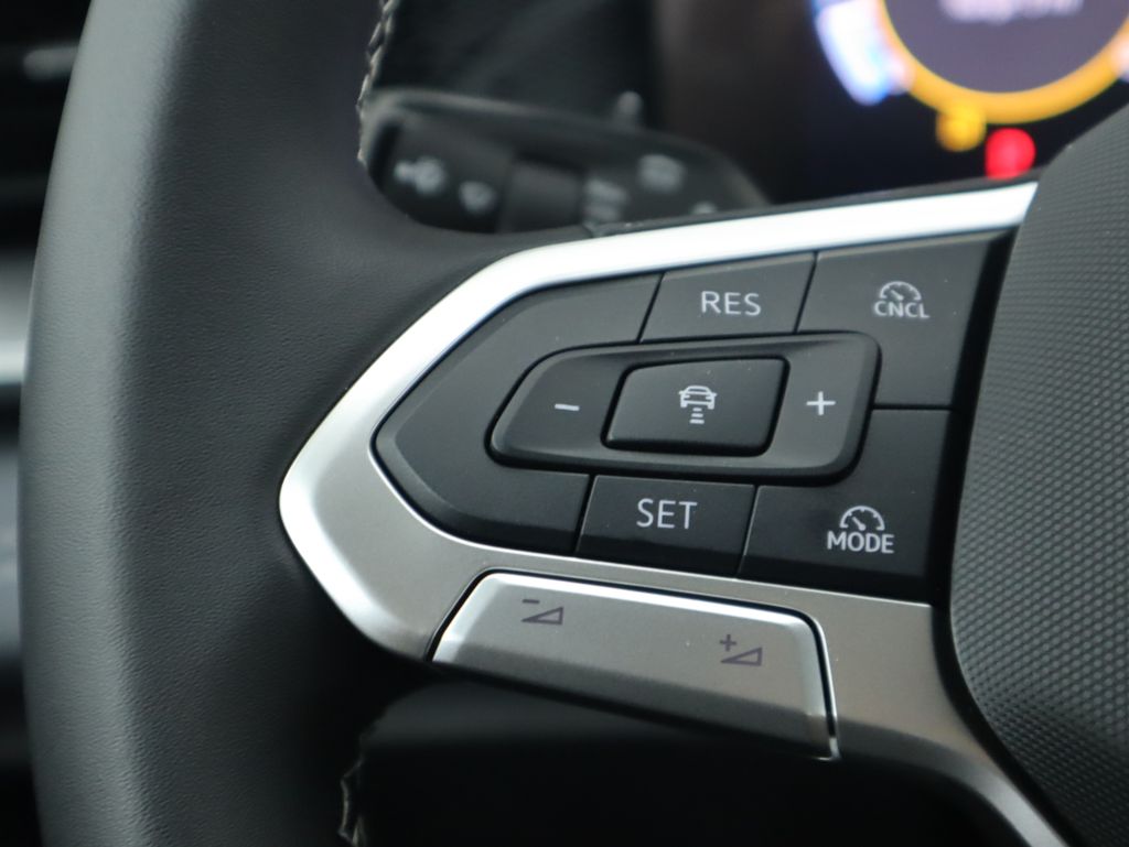2025 Volkswagen Tiguan 2.0T 12