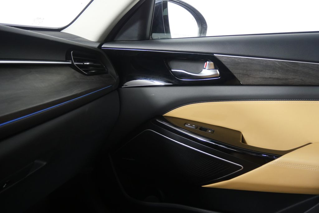2020 Kia Cadenza Limited 27