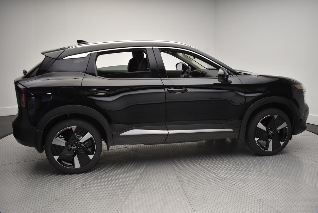 Thumbnail: 2025 Nissan Kicks - 4