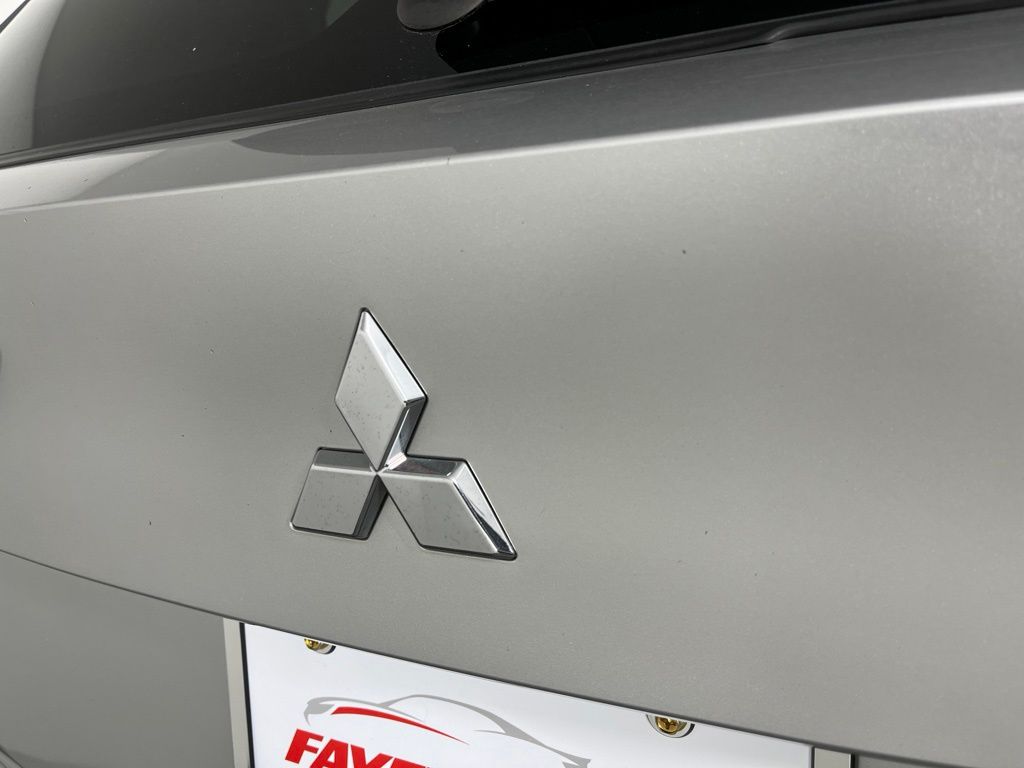 Thumbnail: 2025 Mitsubishi Outlander - 16