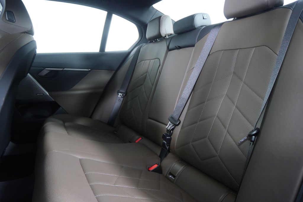 Thumbnail: 2025 BMW 5 Series - 16