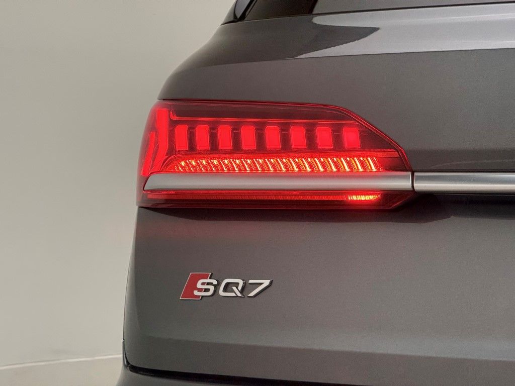 Thumbnail: 2021 Audi SQ7 - 17