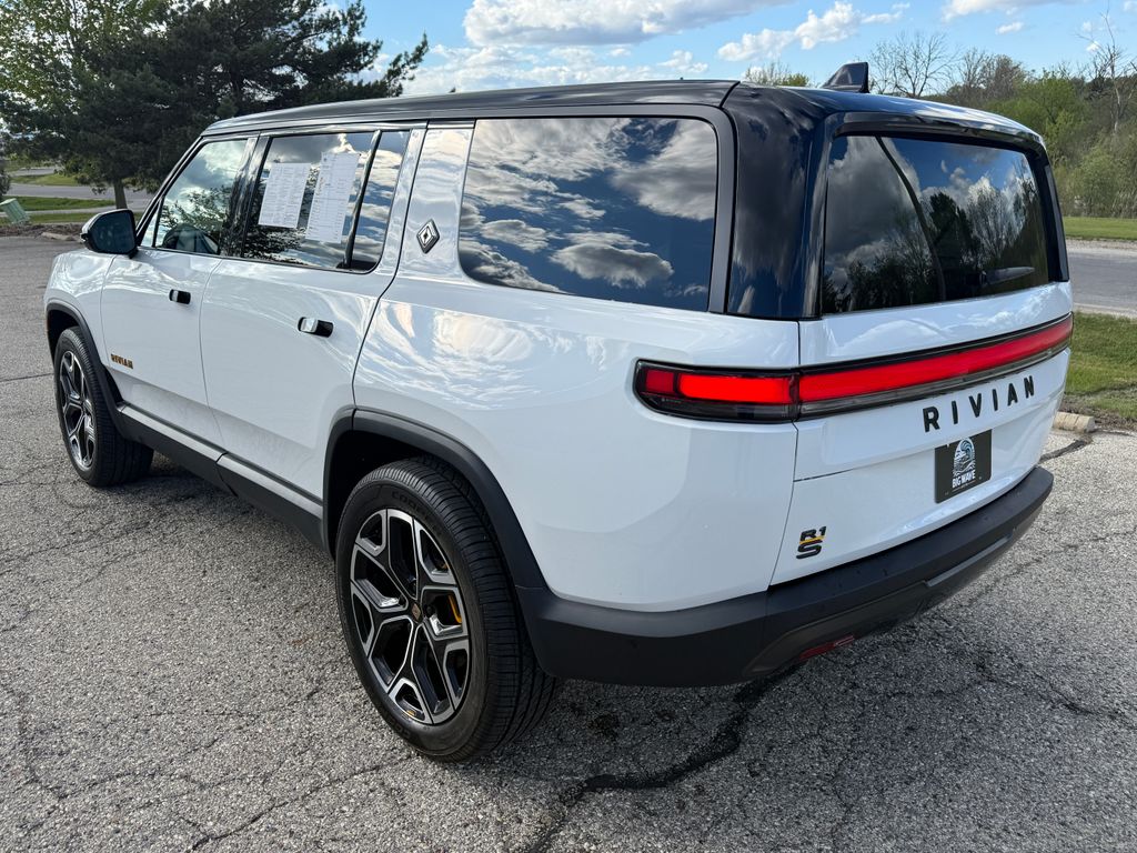 Rivian R1S