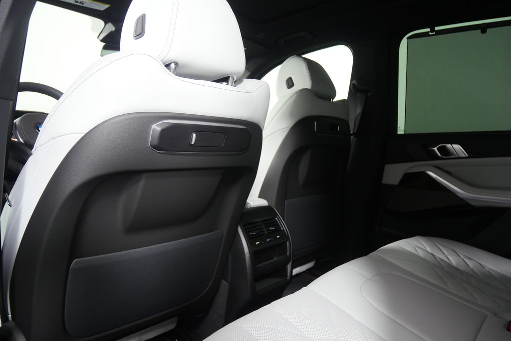 Thumbnail: 2026 BMW X5 - 16